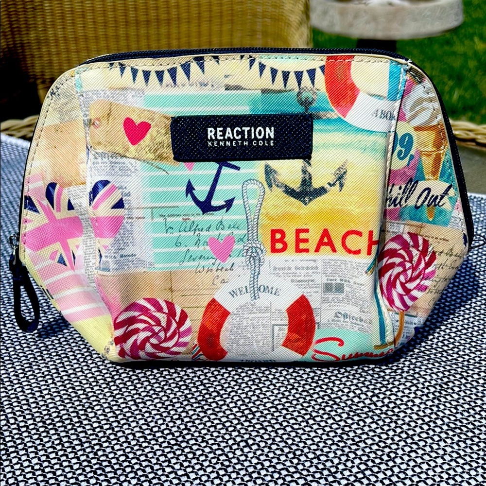 Kenneth Cole Reaction Beach Print Pouch 🌺